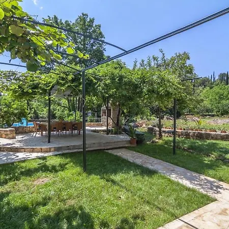 Lucivana For Deep Rest & Brief Remote Work Holiday home *